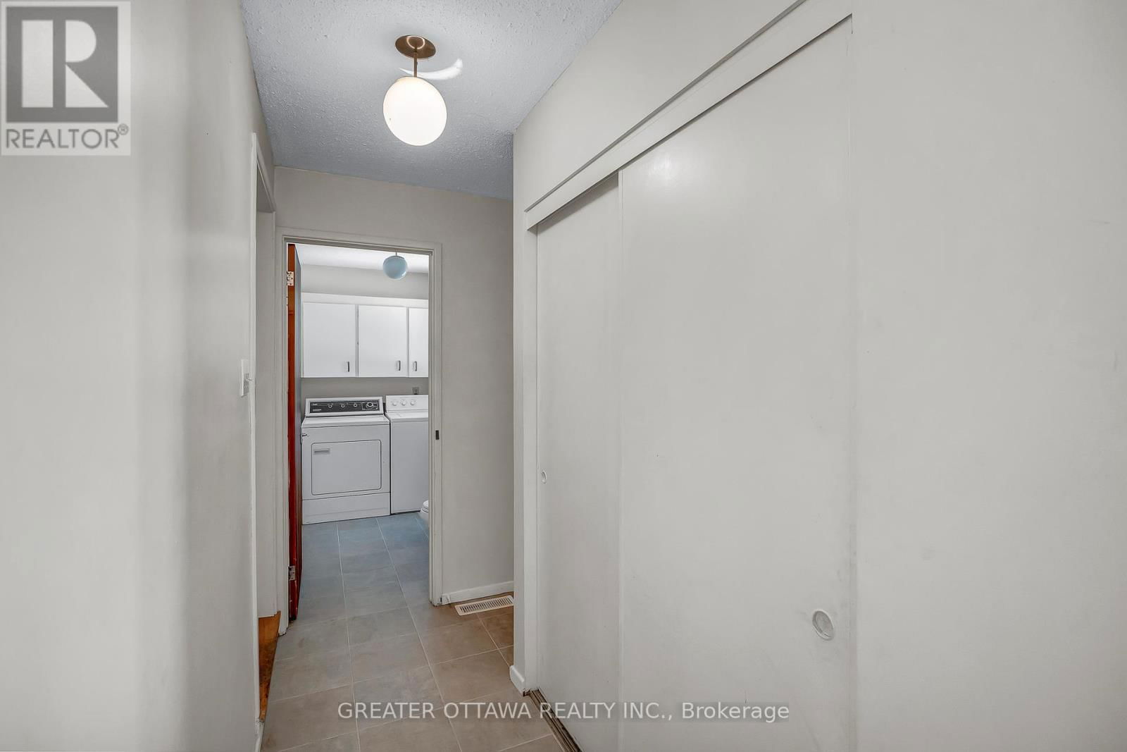 15 RUTHERFORD CRESCENT SOUTH Image 12