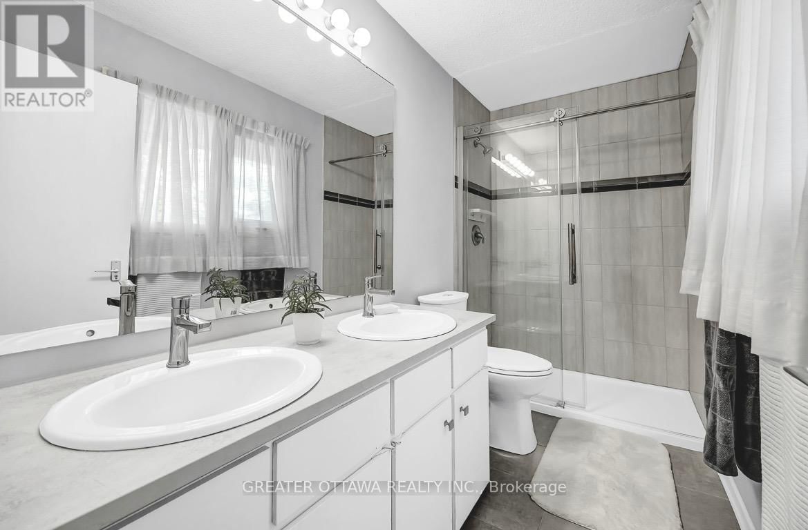 15 RUTHERFORD CRESCENT SOUTH Image 15