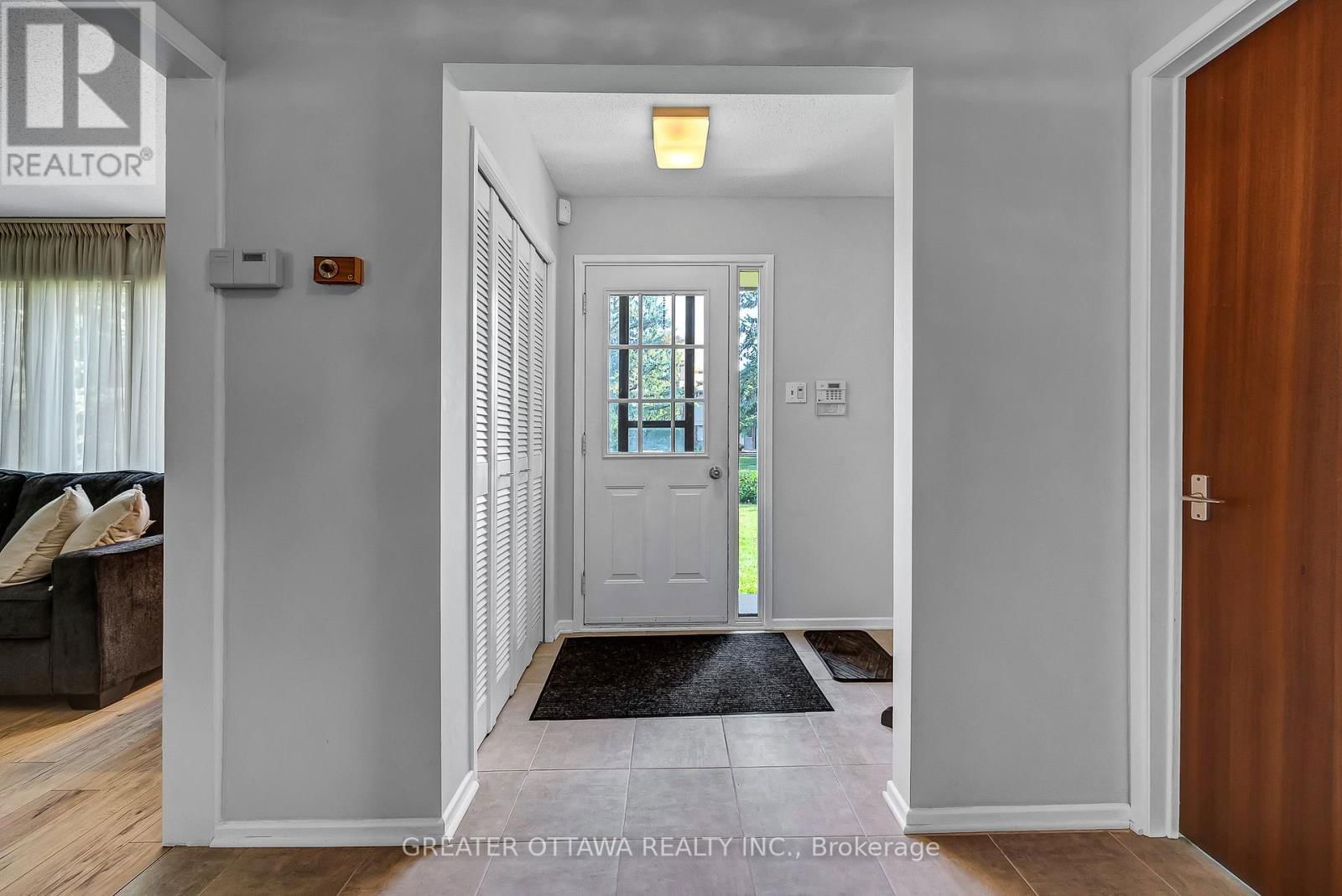 15 RUTHERFORD CRESCENT SOUTH Image 3
