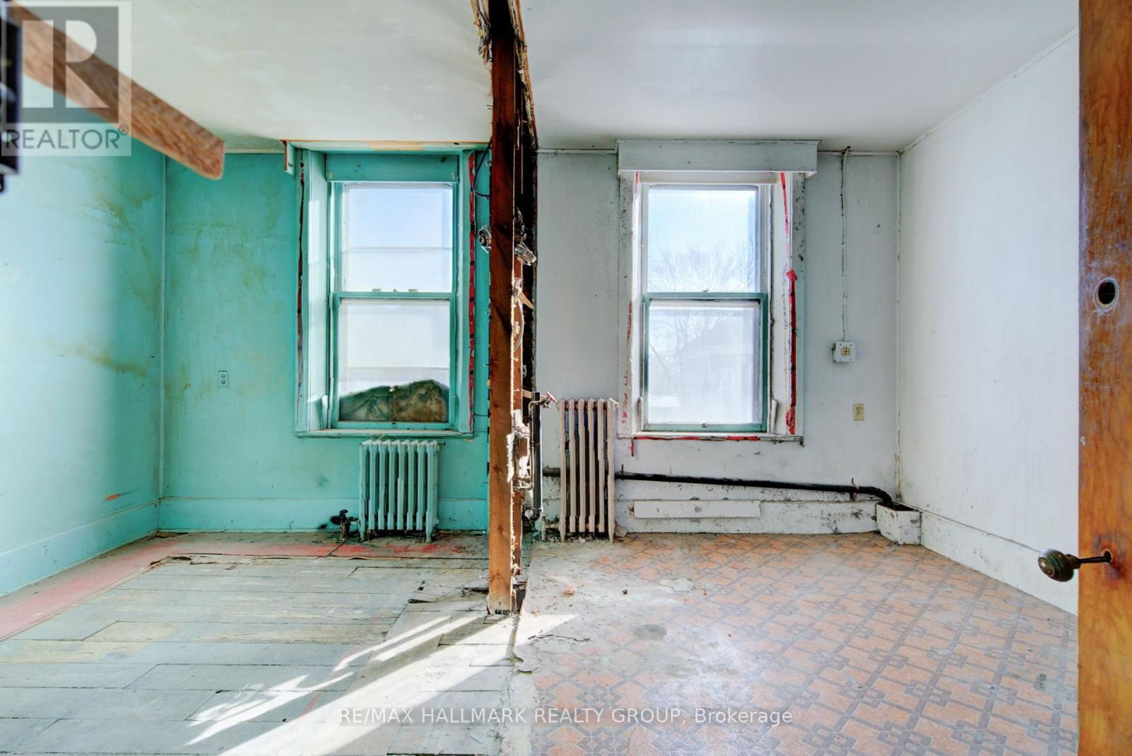72 DANIEL STREET Image 25