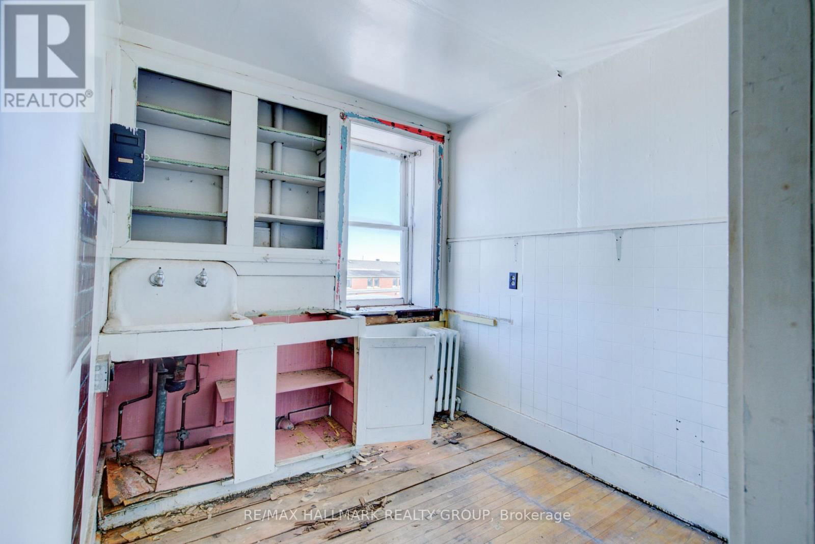 72 DANIEL STREET Image 32