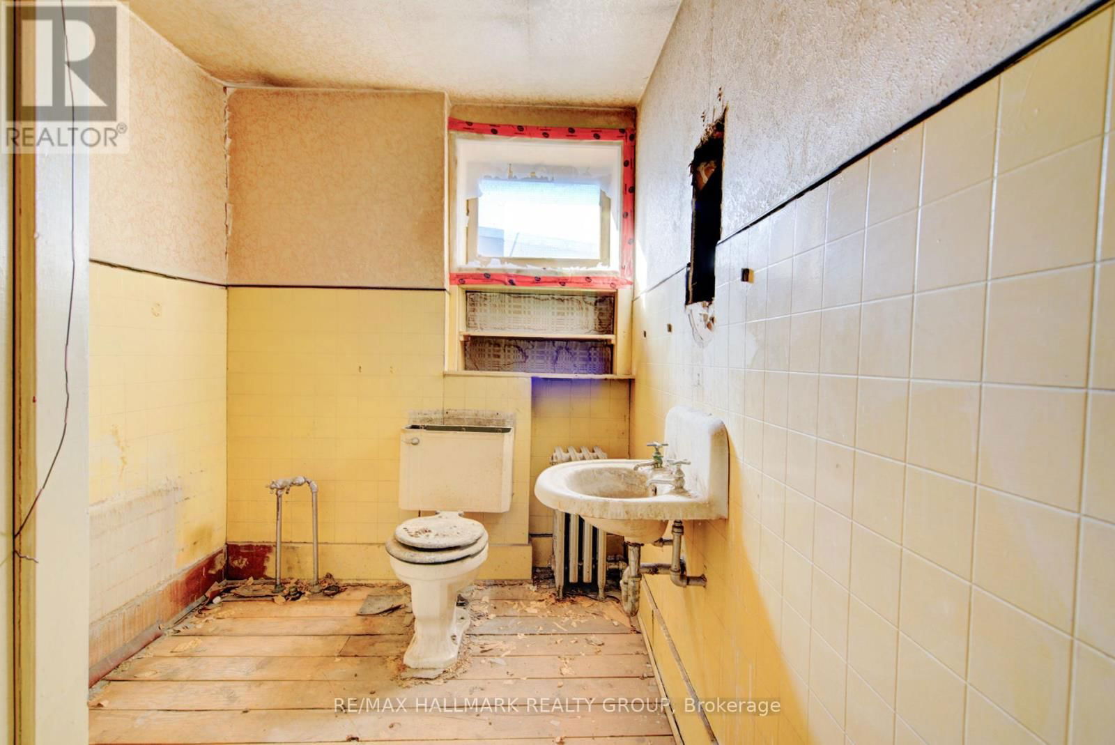 72 DANIEL STREET Image 35