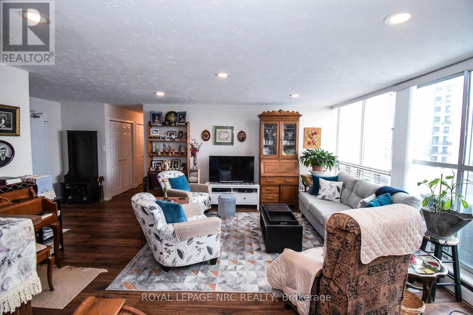 1107 - 35 TOWERING HEIGHTS BOULEVARD Image 6