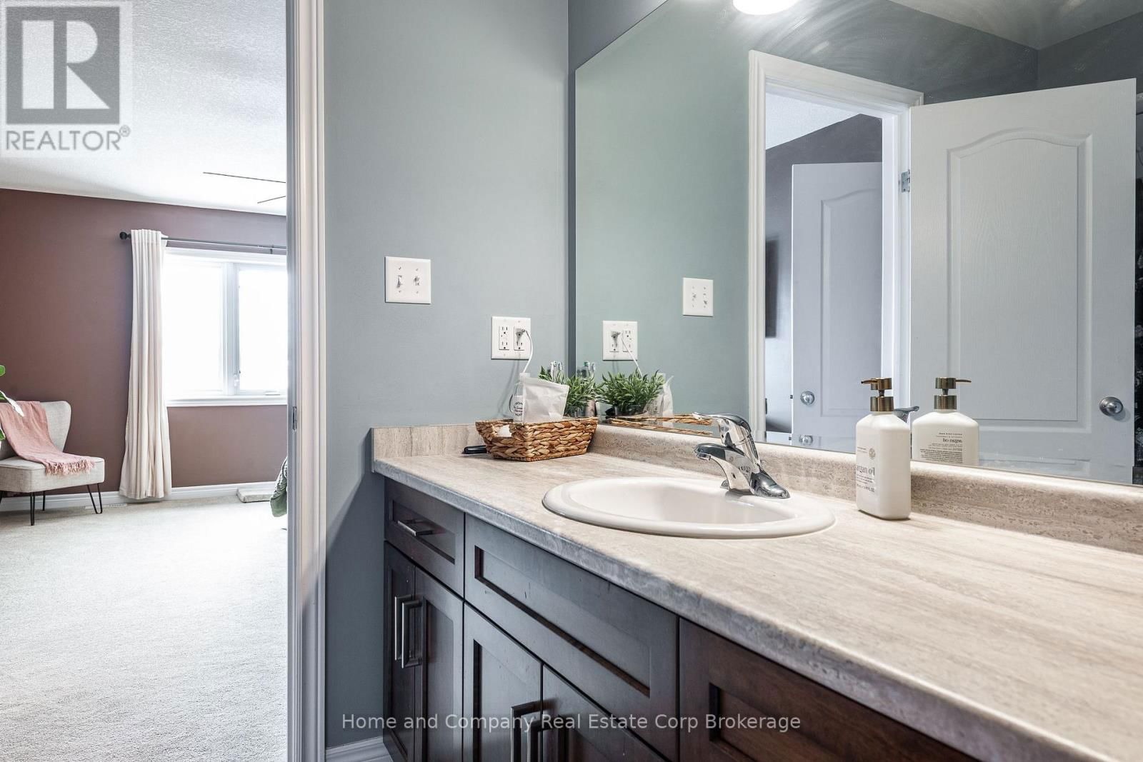 10 BROWN STREET Image 30