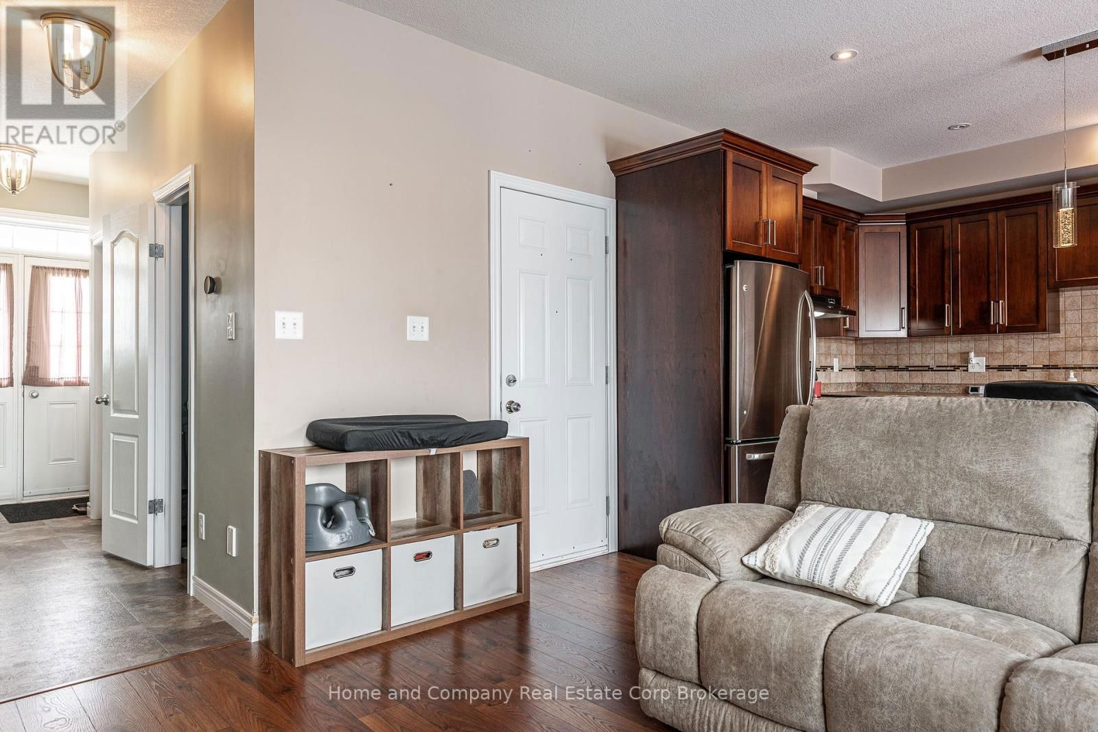 10 BROWN STREET Image 9