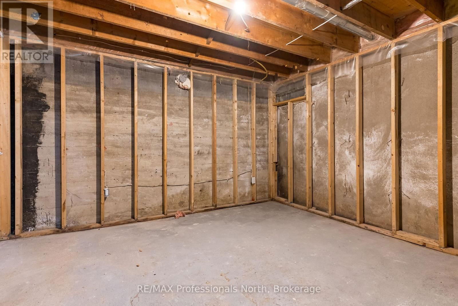 305 FALCON ROAD Image 26
