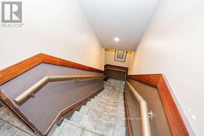 219 QUEENS AVENUE Image 12