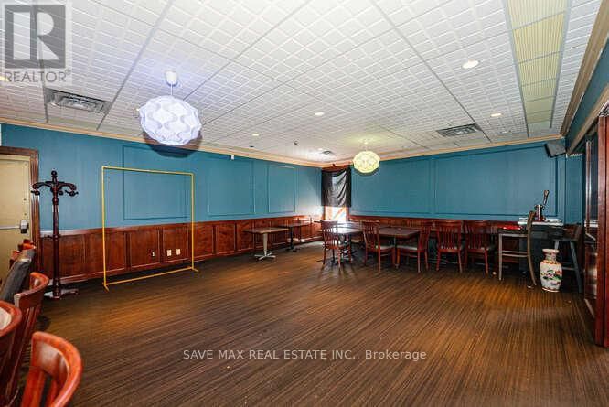 219 QUEENS AVENUE Image 16