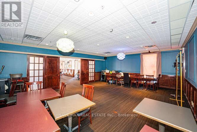 219 QUEENS AVENUE Image 17