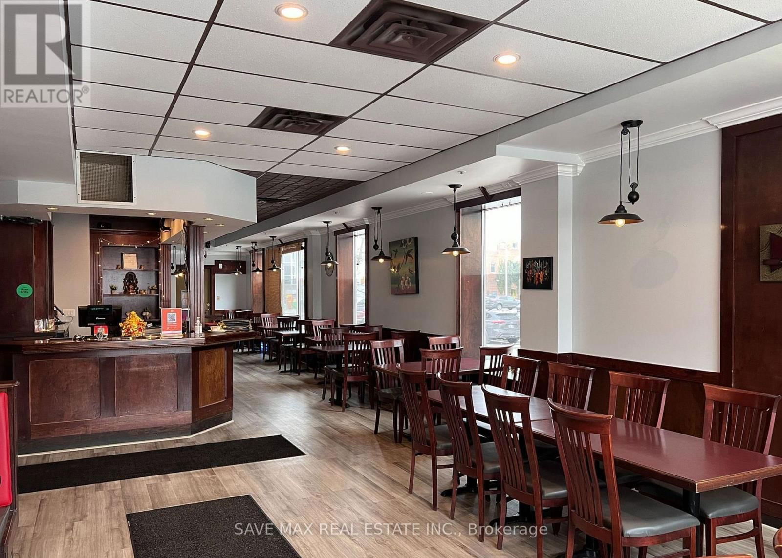 219 QUEENS AVENUE Image 18