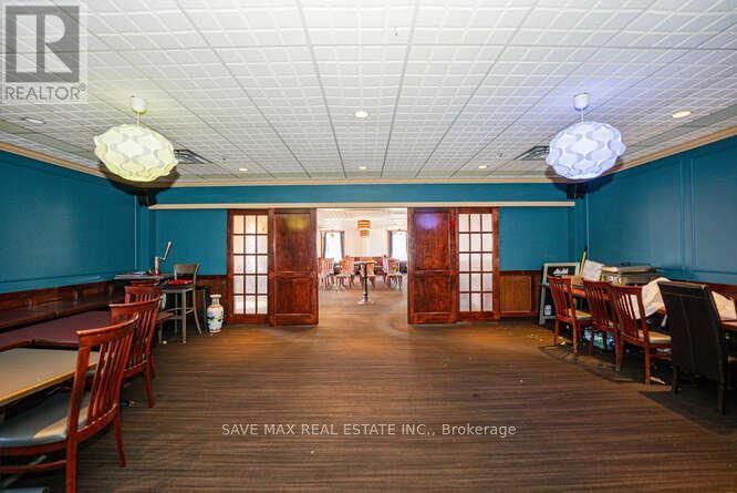 219 QUEENS AVENUE Image 19