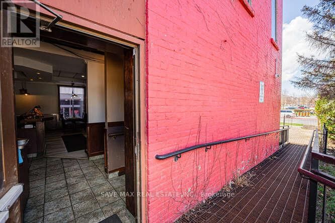 219 QUEENS AVENUE Image 20