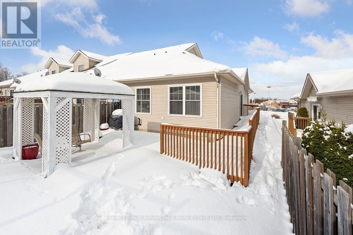 55 VAN HORNE AVENUE Image 24
