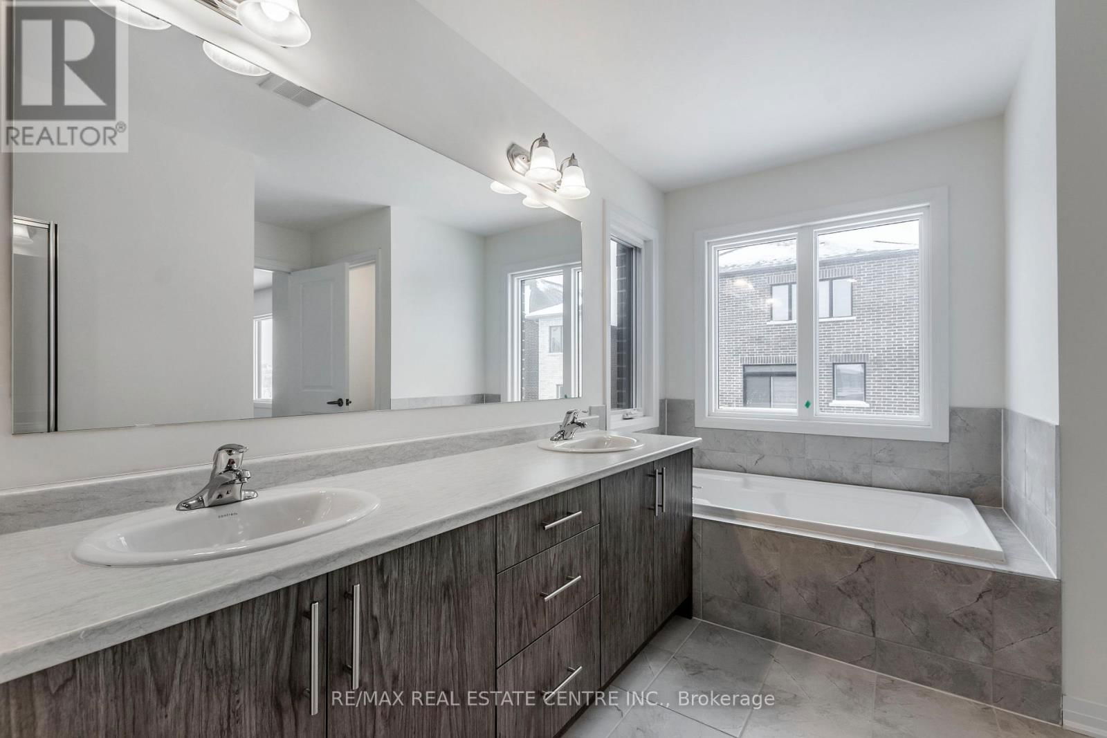 14 TYLER AVENUE Image 12