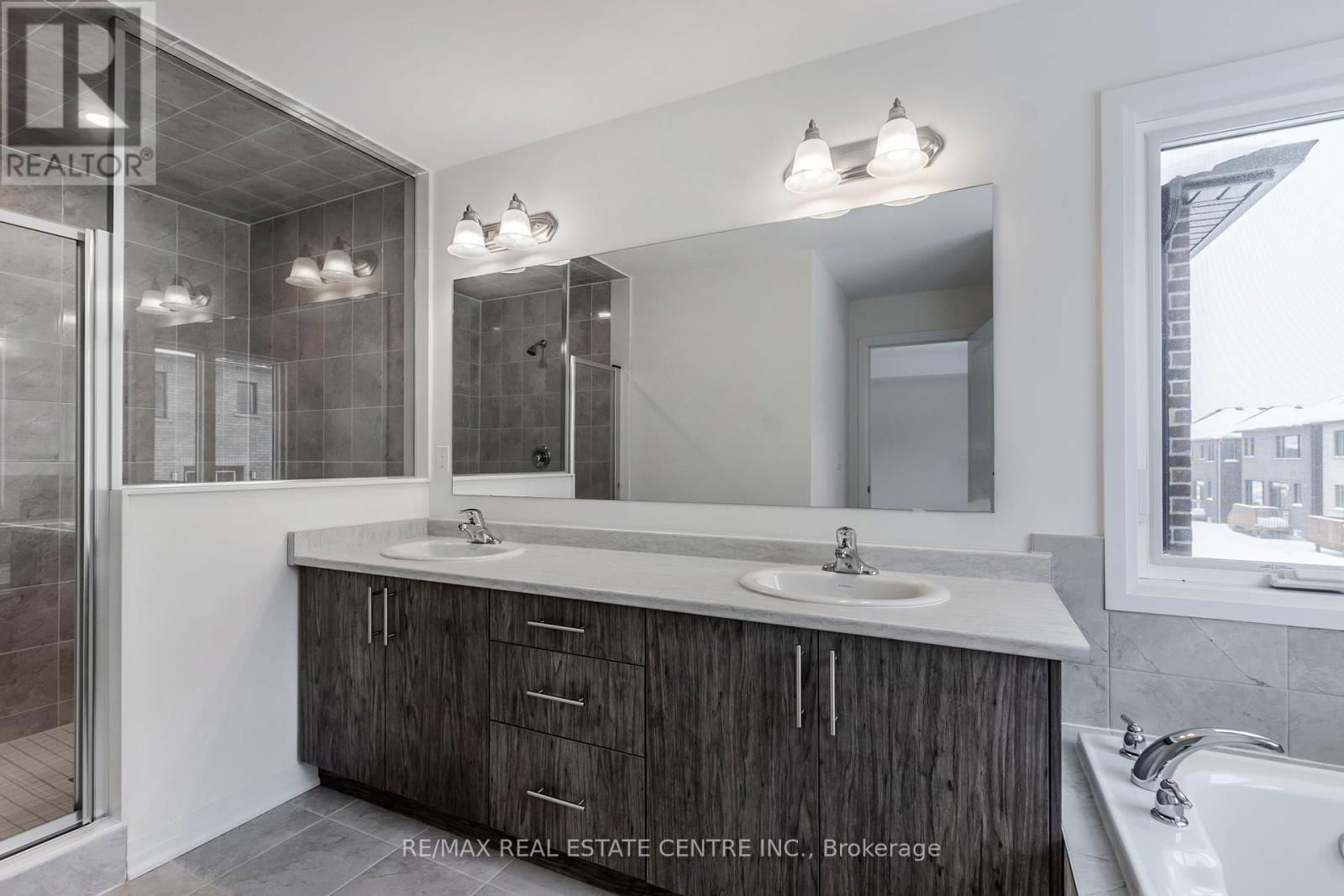 14 TYLER AVENUE Image 13