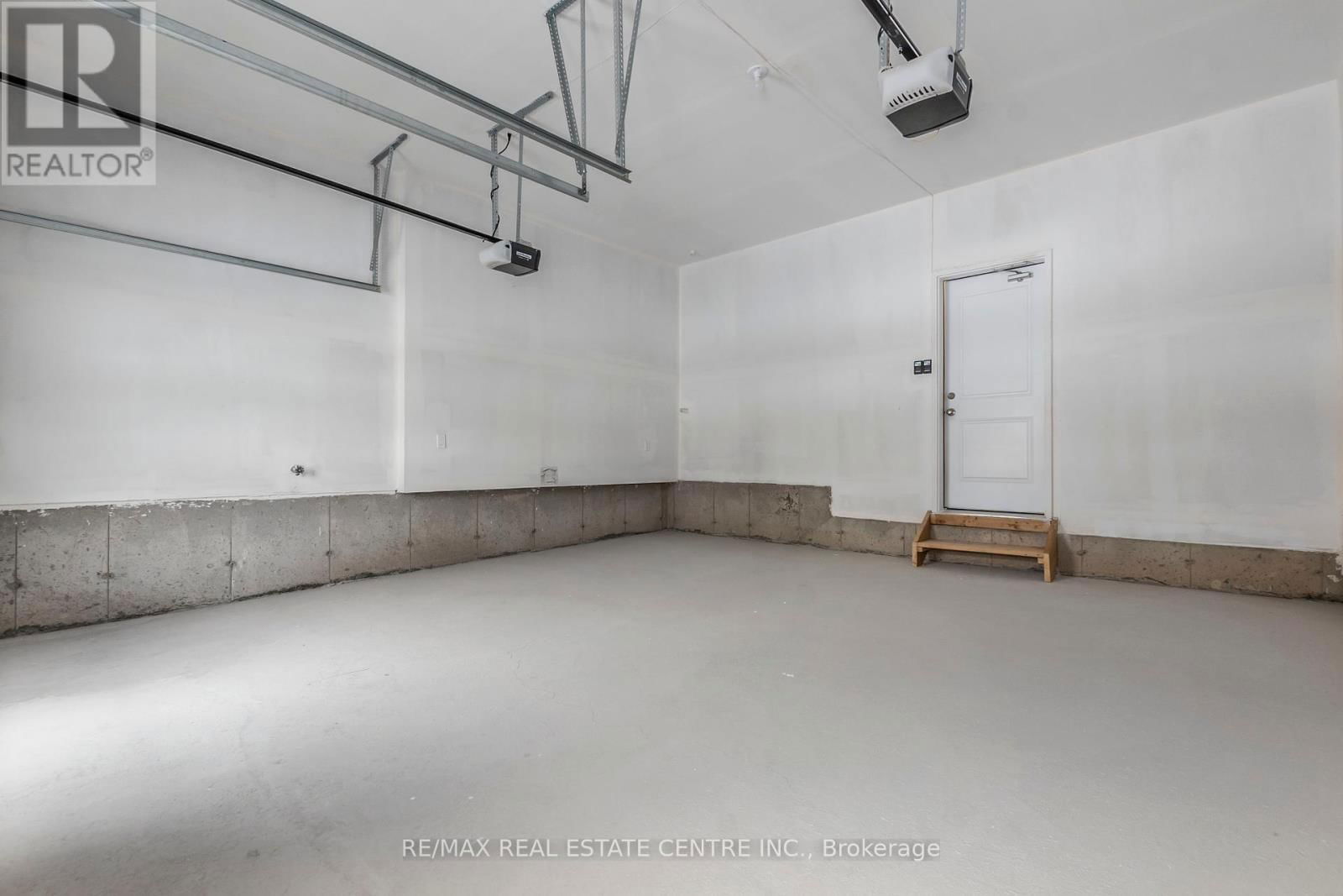 14 TYLER AVENUE Image 17