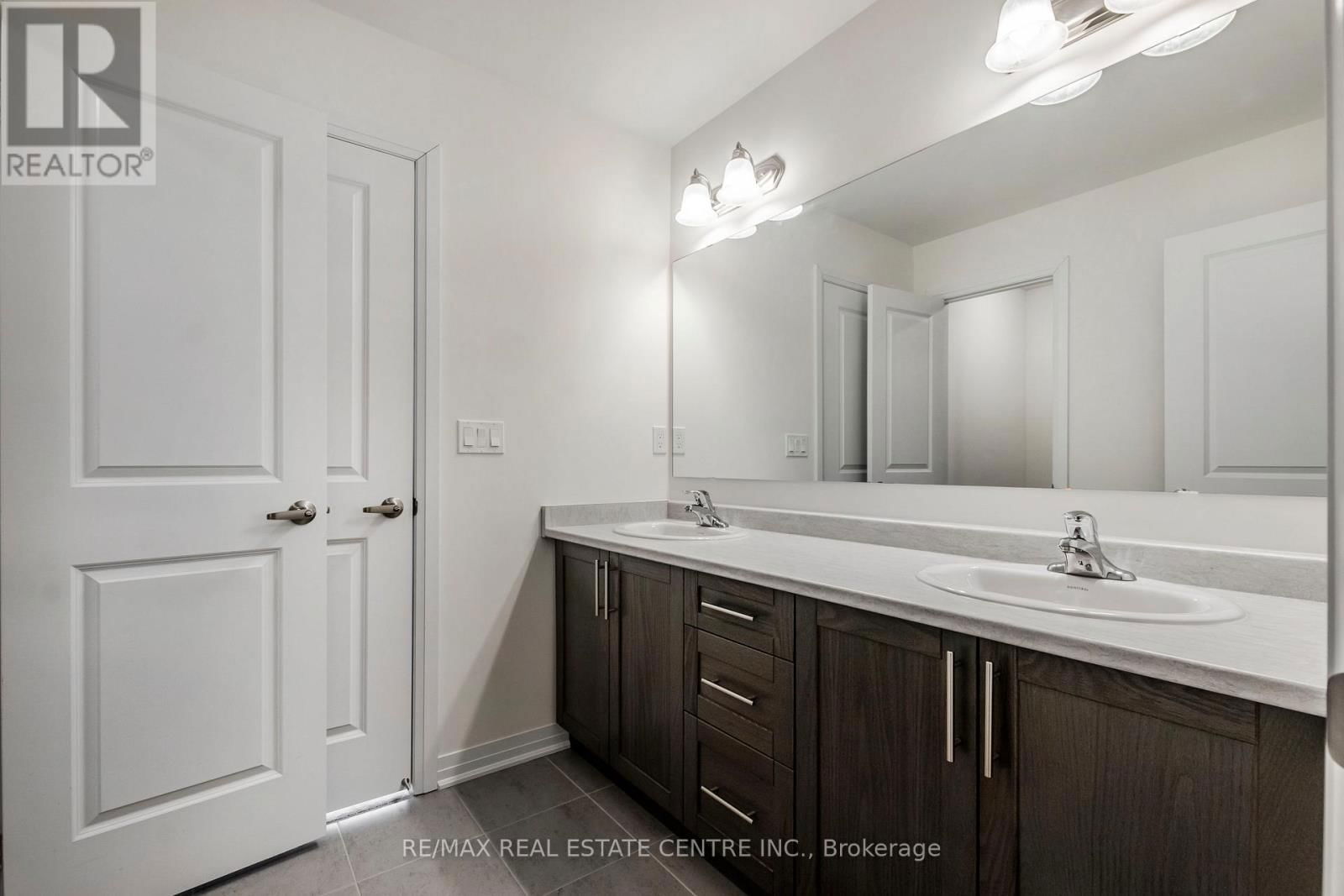 14 TYLER AVENUE Image 19