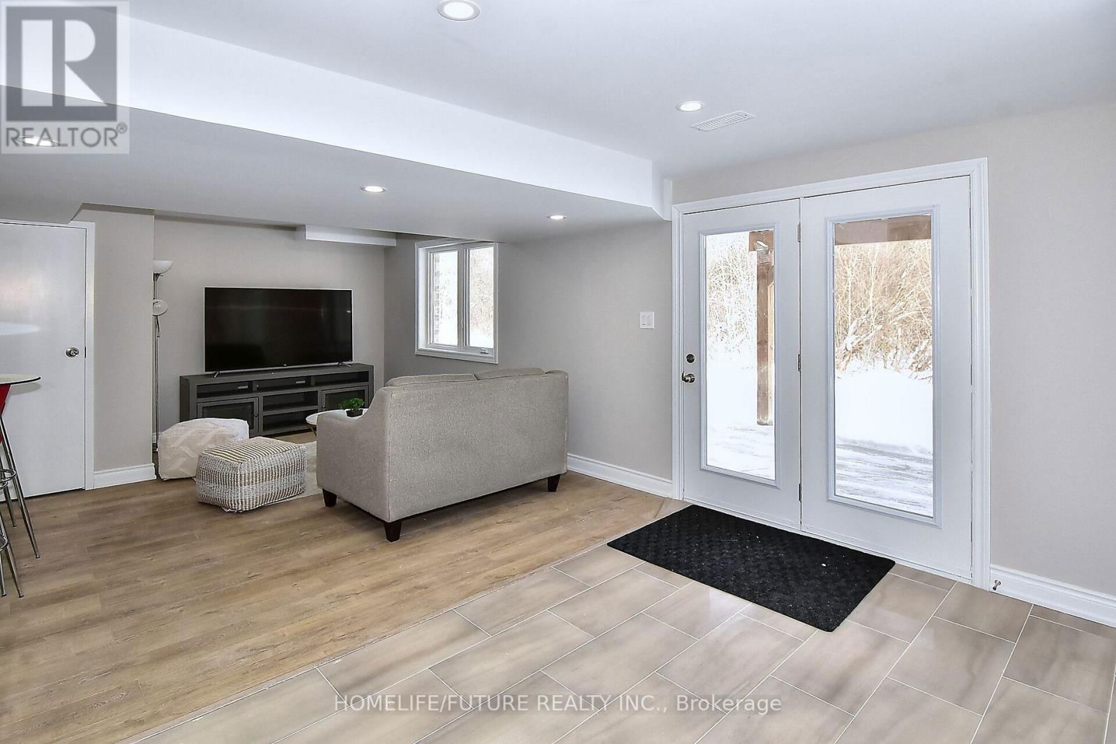 656 LEMAY GROVE Image 32