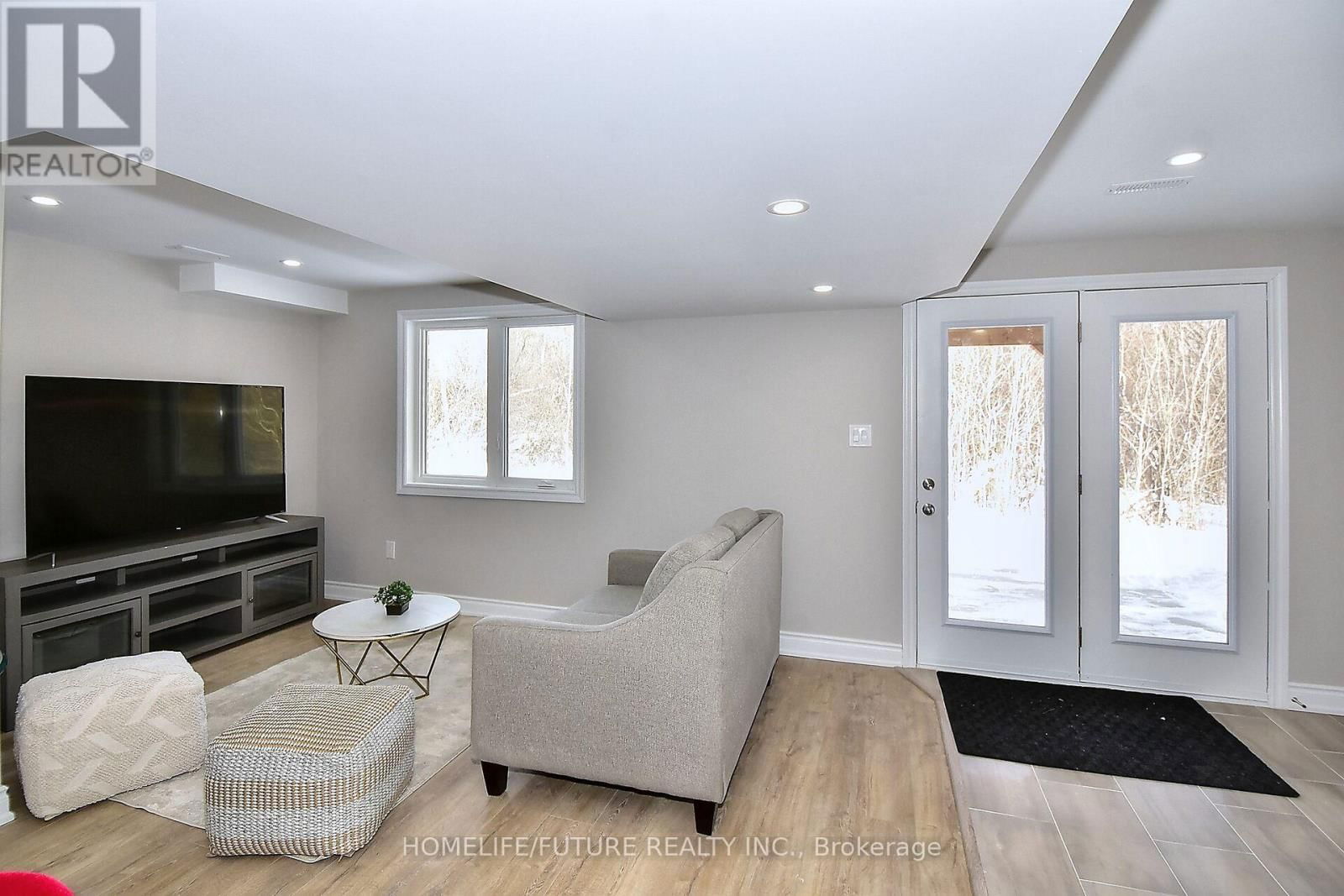 656 LEMAY GROVE Image 33