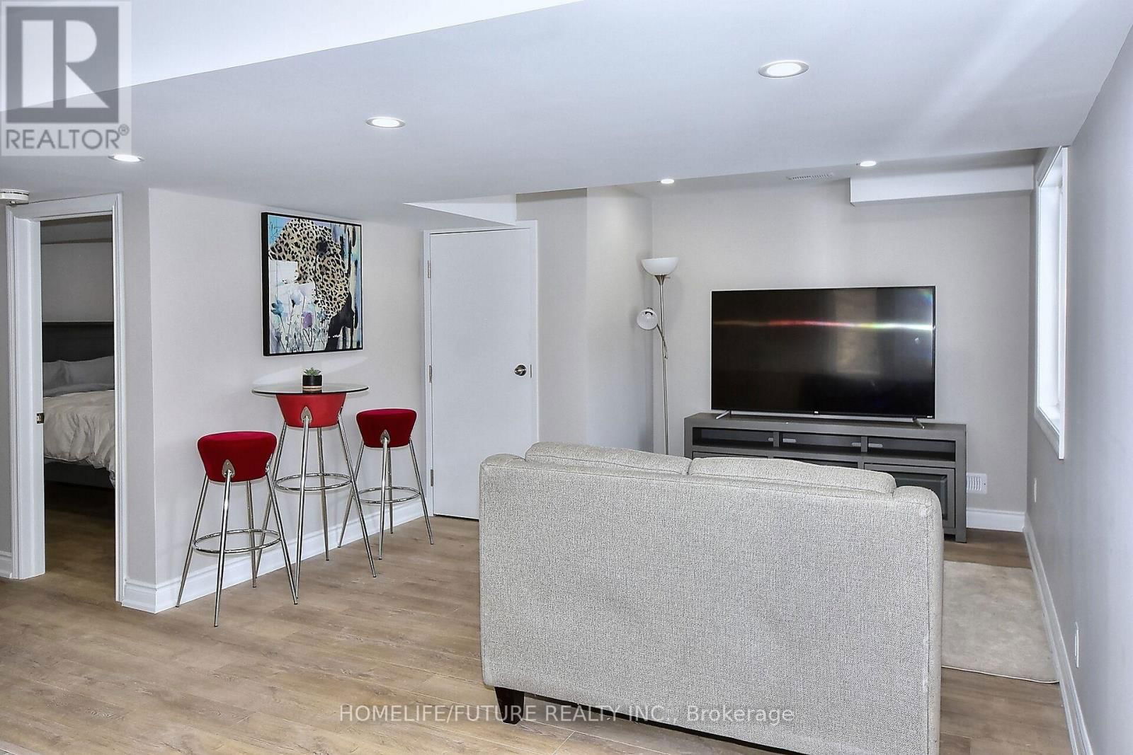 656 LEMAY GROVE Image 35