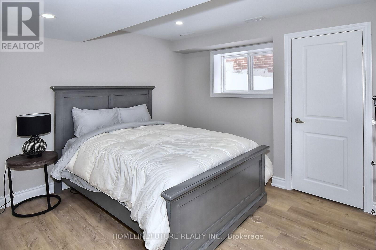 656 LEMAY GROVE Image 36