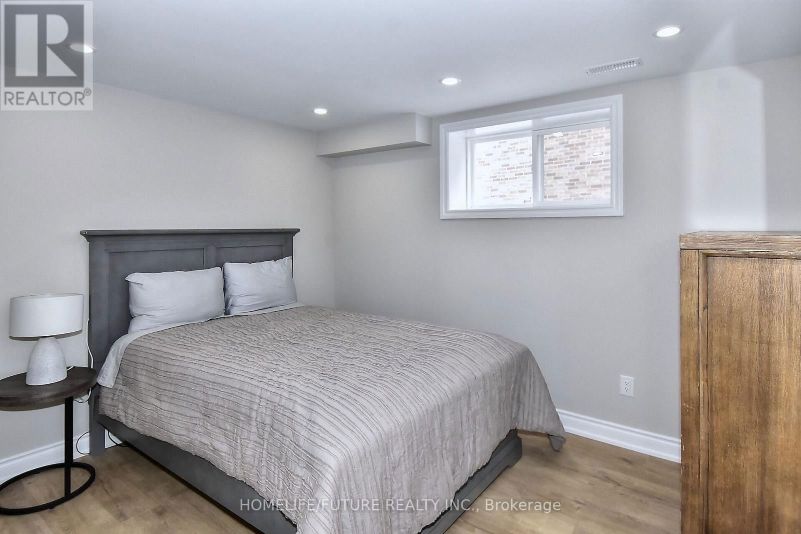 656 LEMAY GROVE Image 37