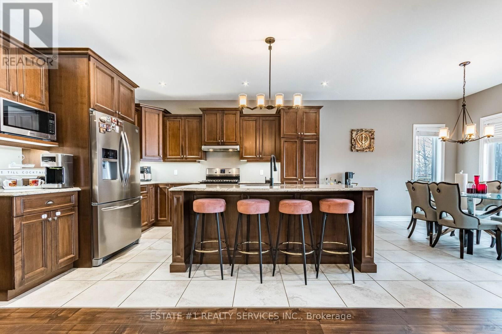 54 TAN AVENUE Image 11