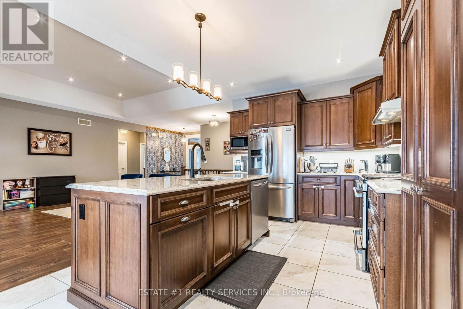 54 TAN AVENUE Image 12