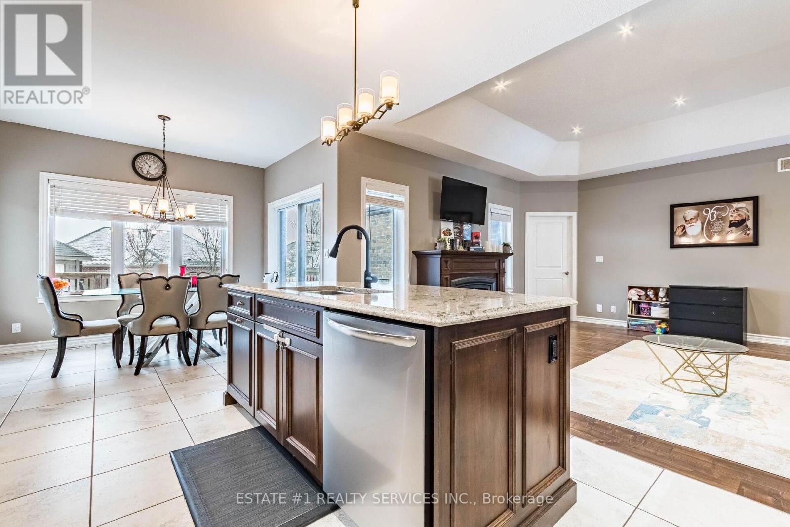 54 TAN AVENUE Image 13