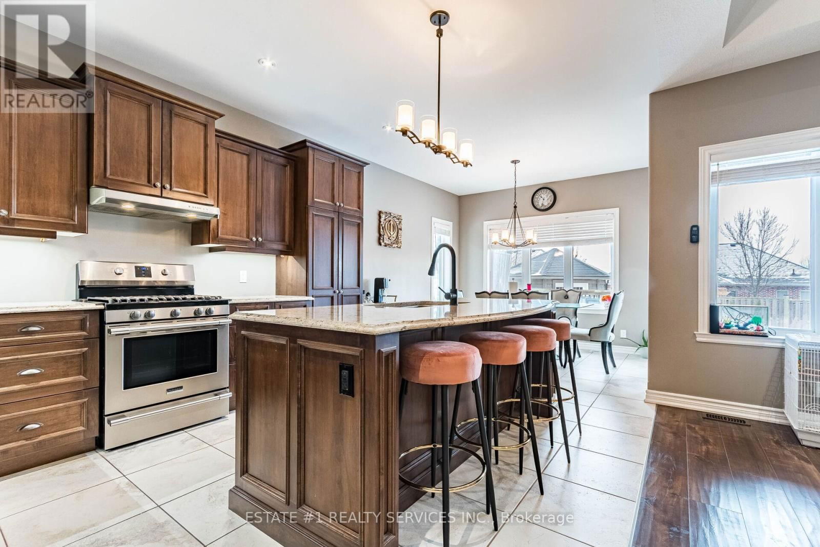 54 TAN AVENUE Image 14