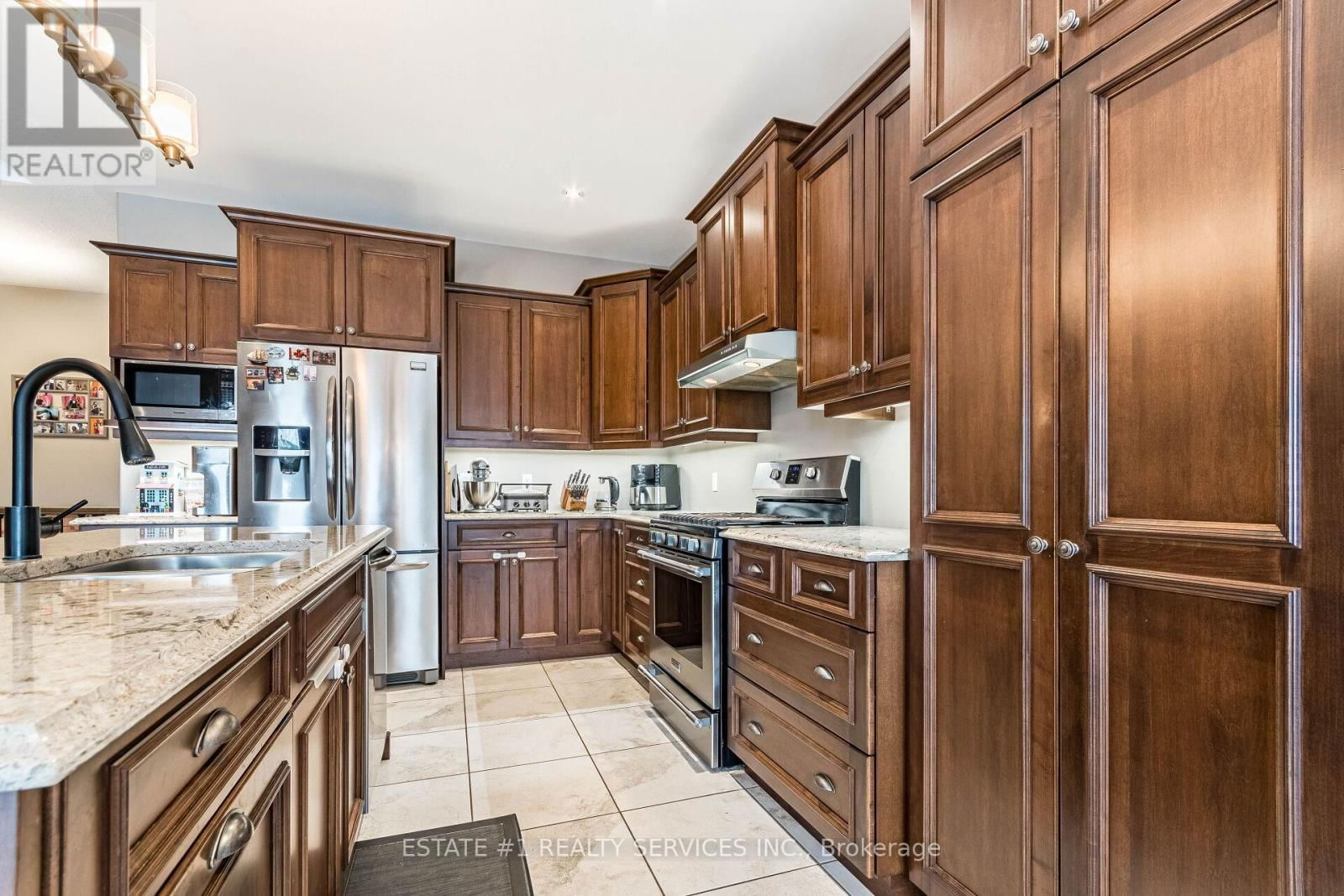 54 TAN AVENUE Image 15