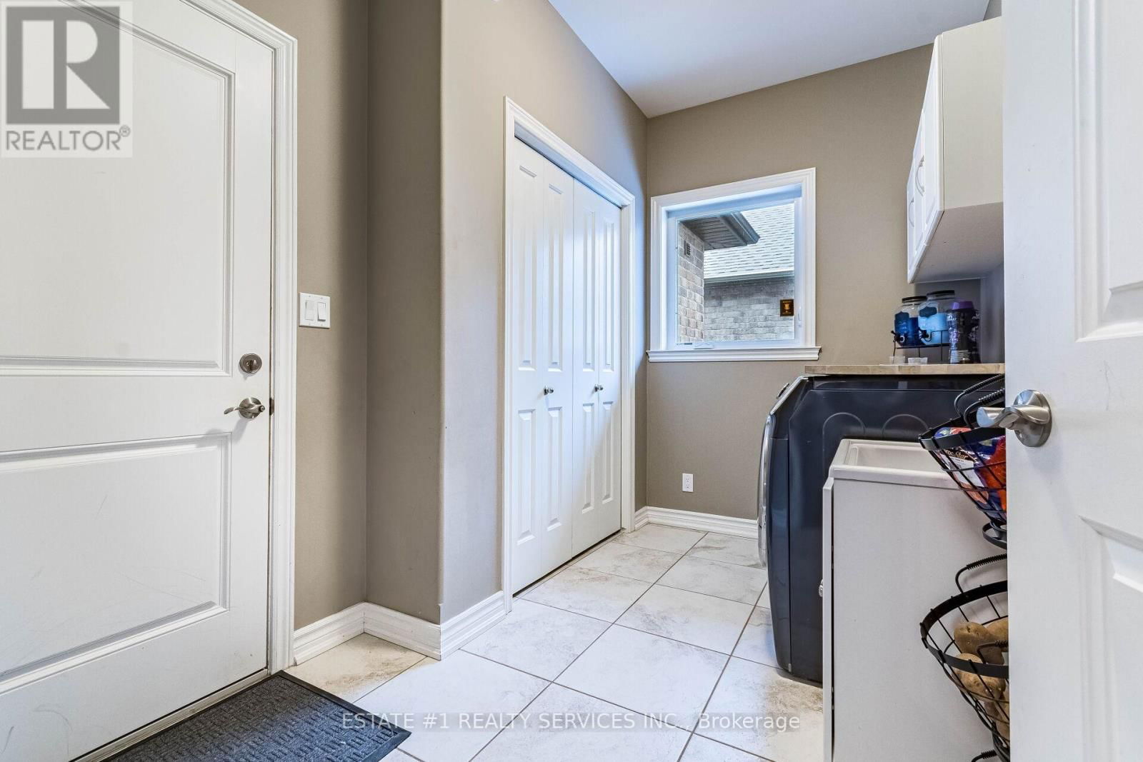 54 TAN AVENUE Image 16