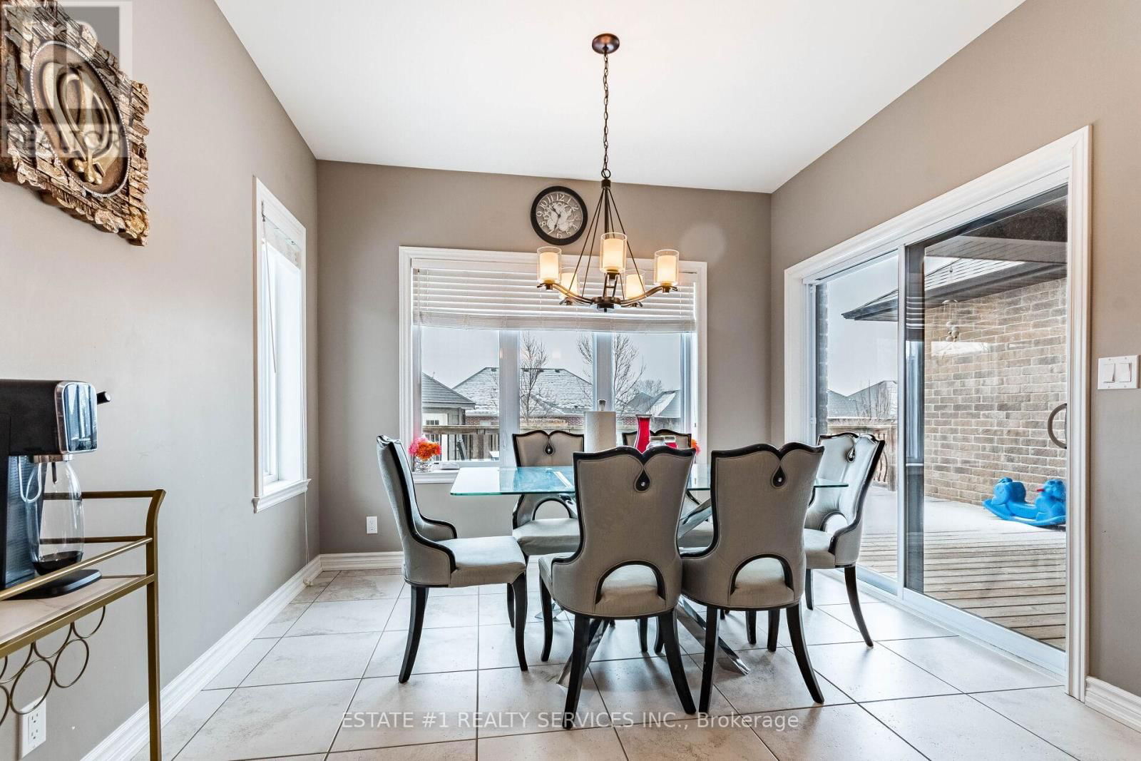54 TAN AVENUE Image 18