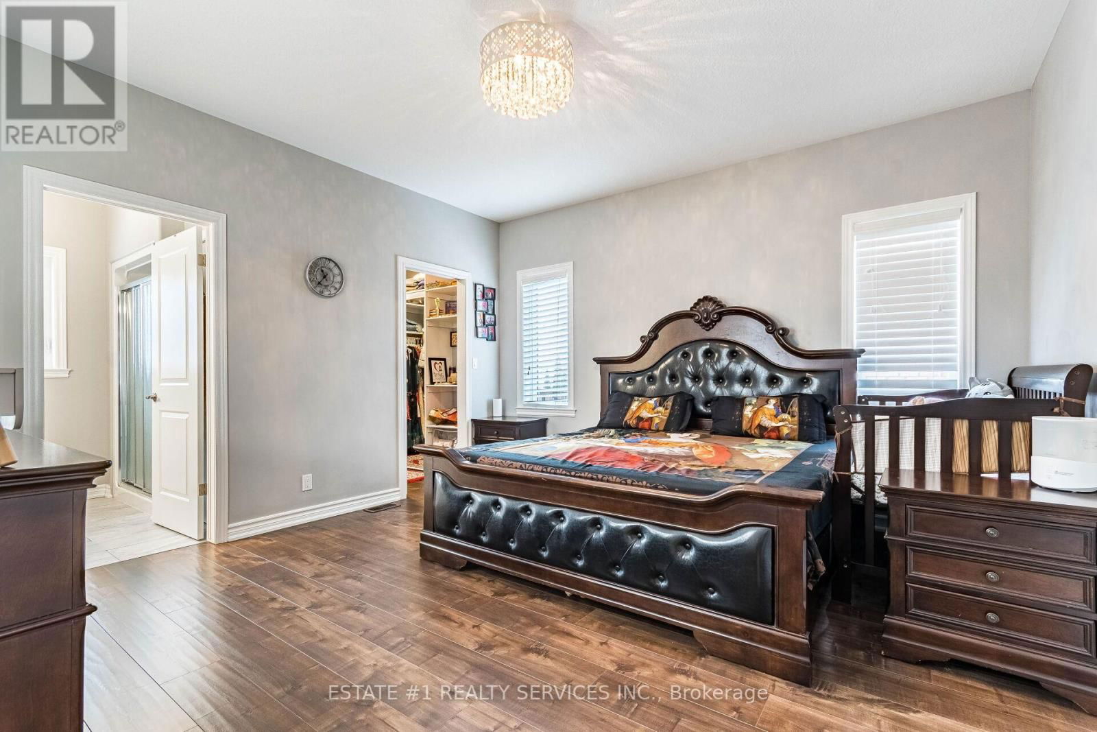 54 TAN AVENUE Image 20