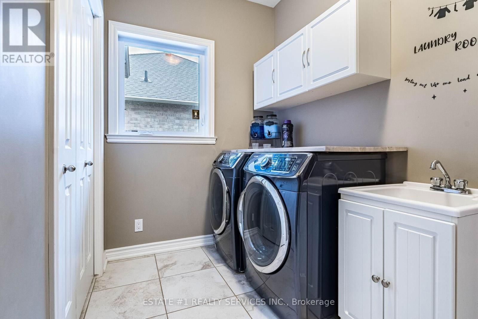 54 TAN AVENUE Image 21