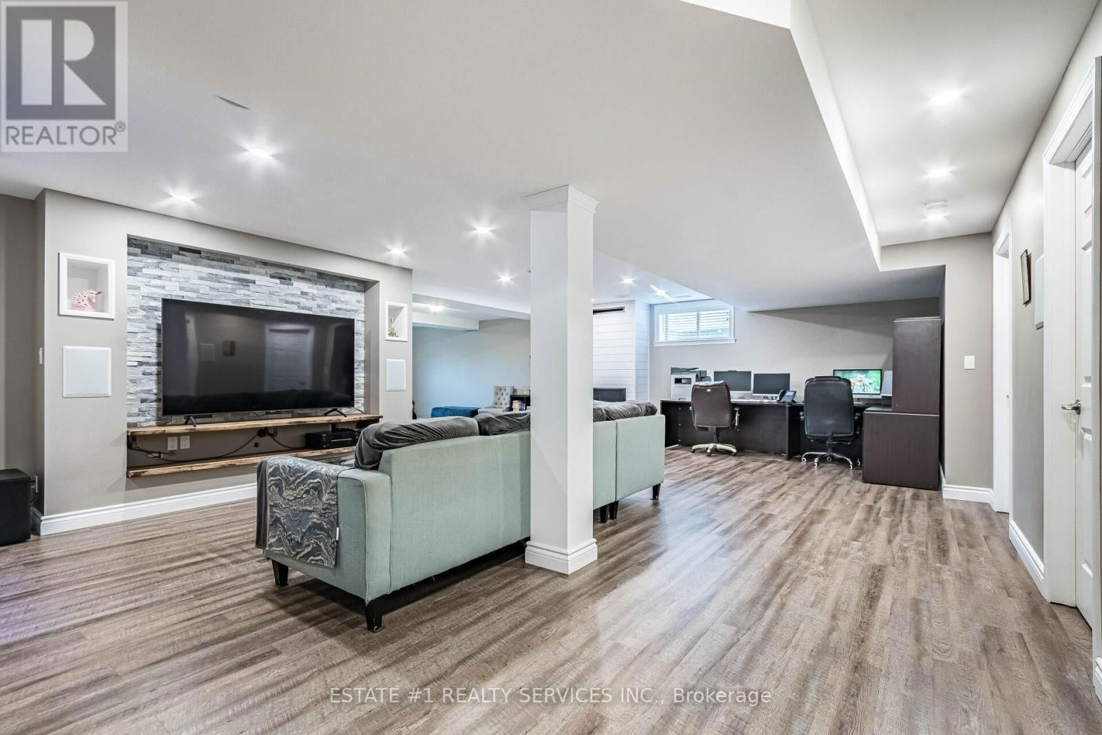 54 TAN AVENUE Image 28