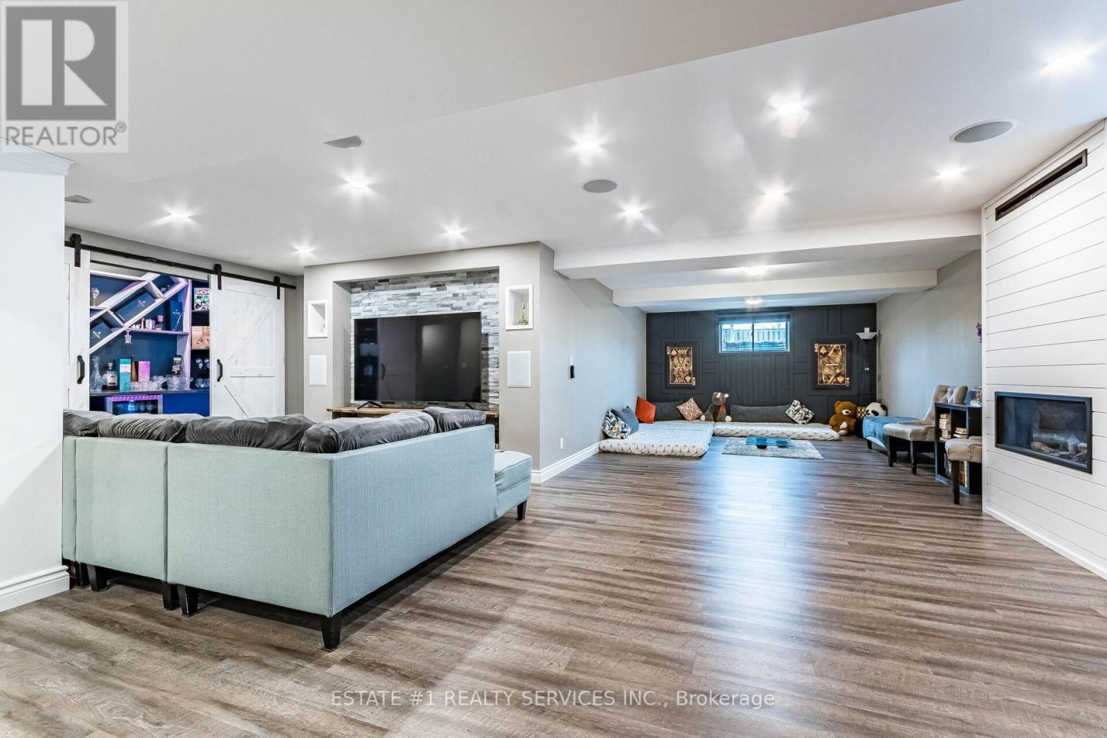 54 TAN AVENUE Image 29