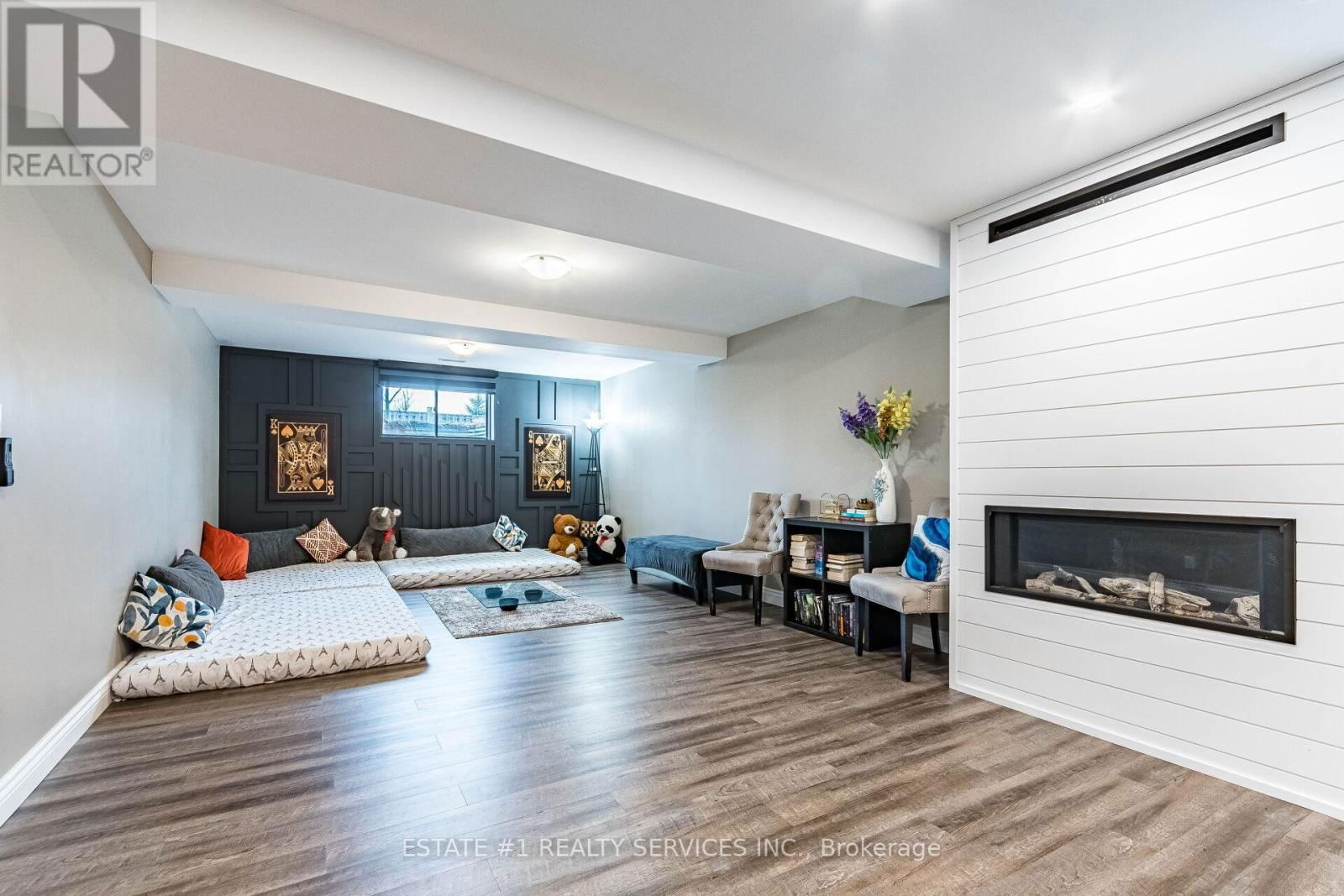 54 TAN AVENUE Image 31