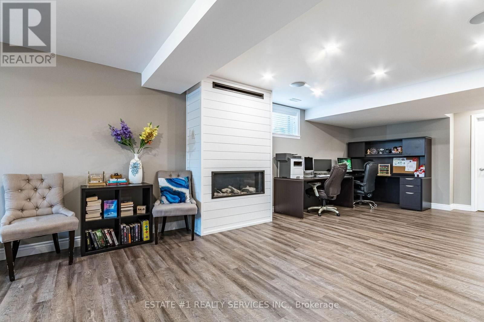 54 TAN AVENUE Image 32
