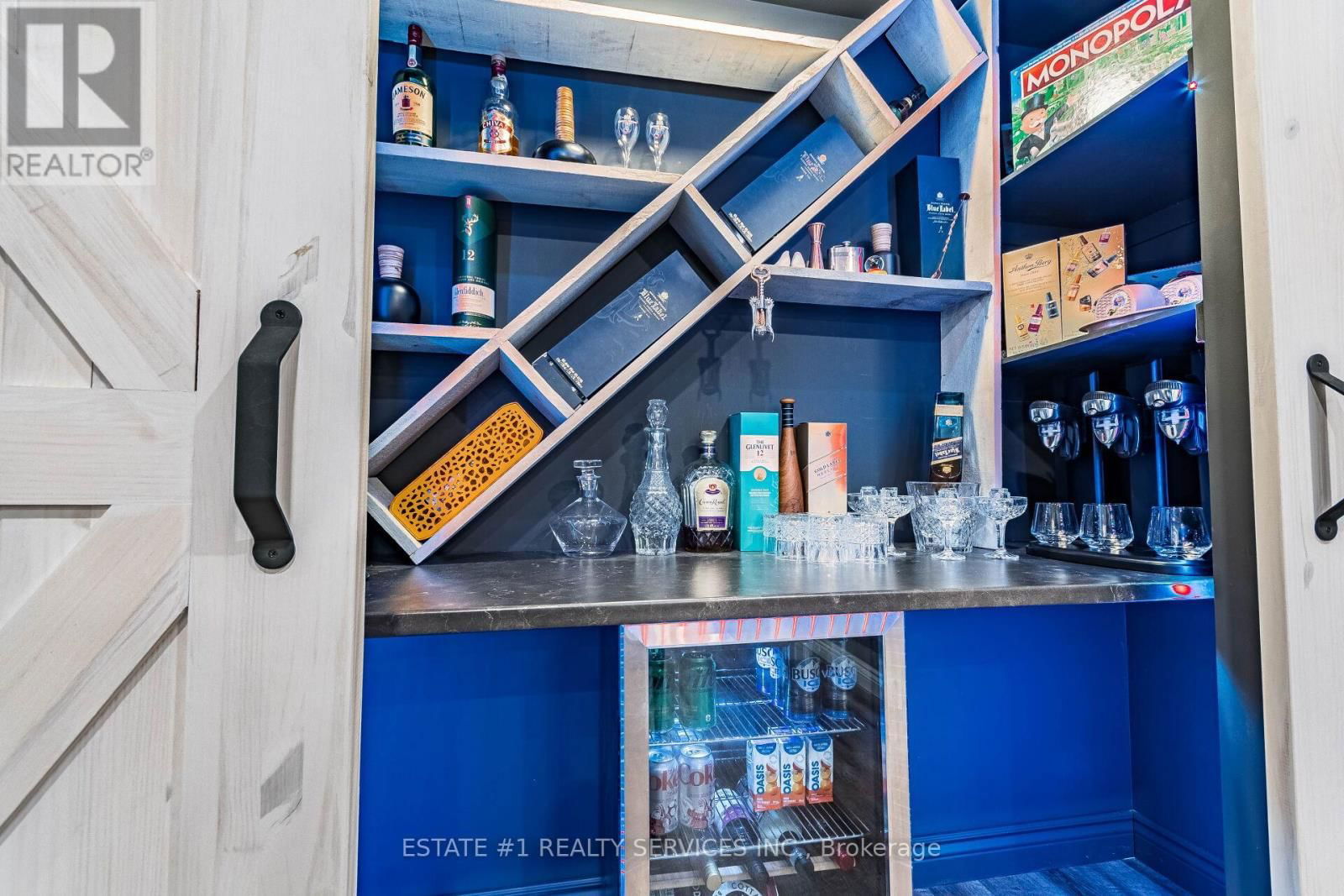 54 TAN AVENUE Image 33