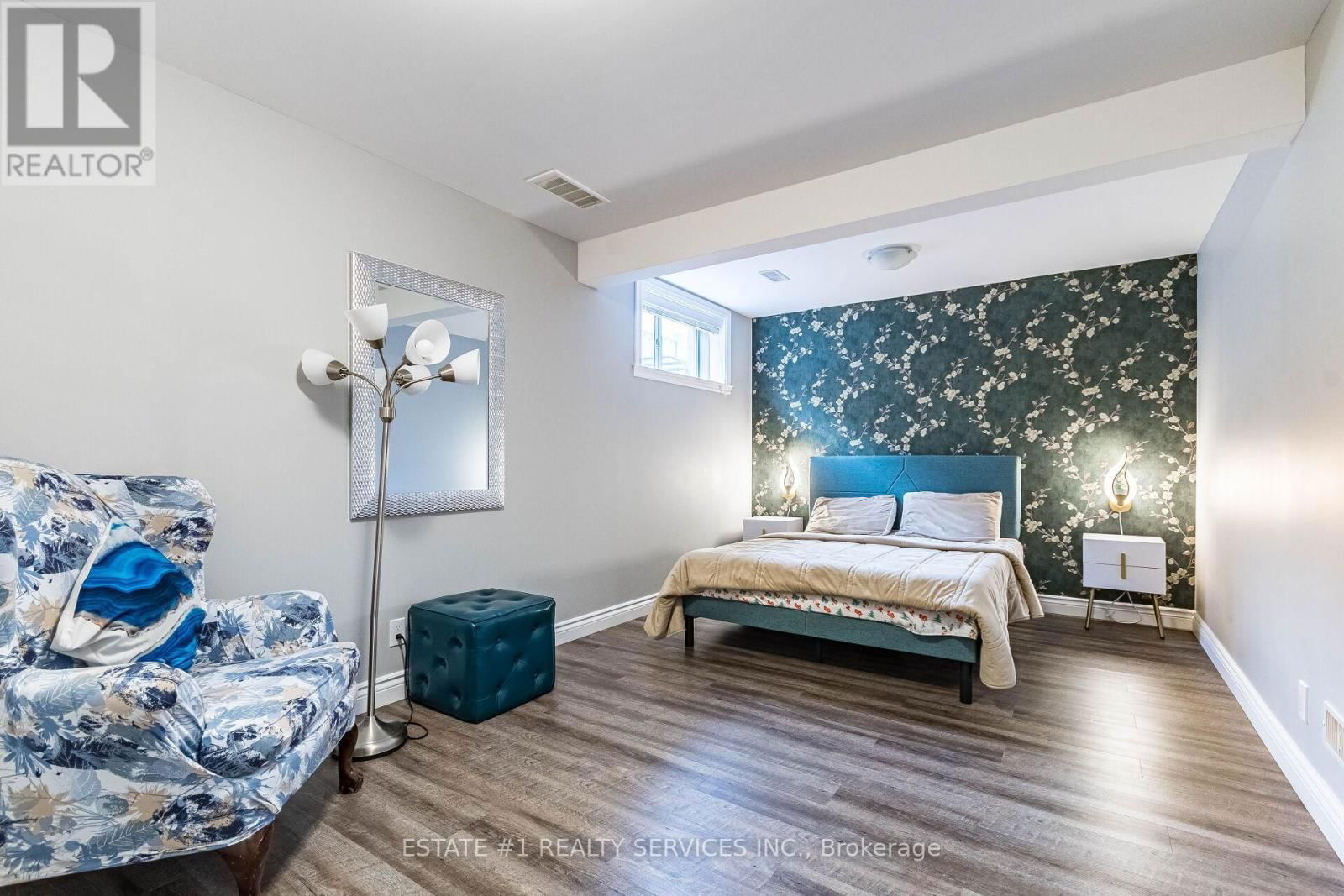 54 TAN AVENUE Image 34