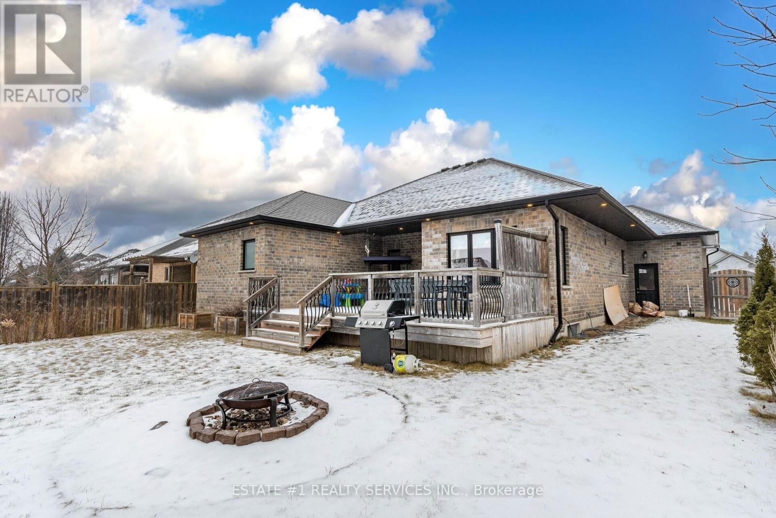 54 TAN AVENUE Image 39