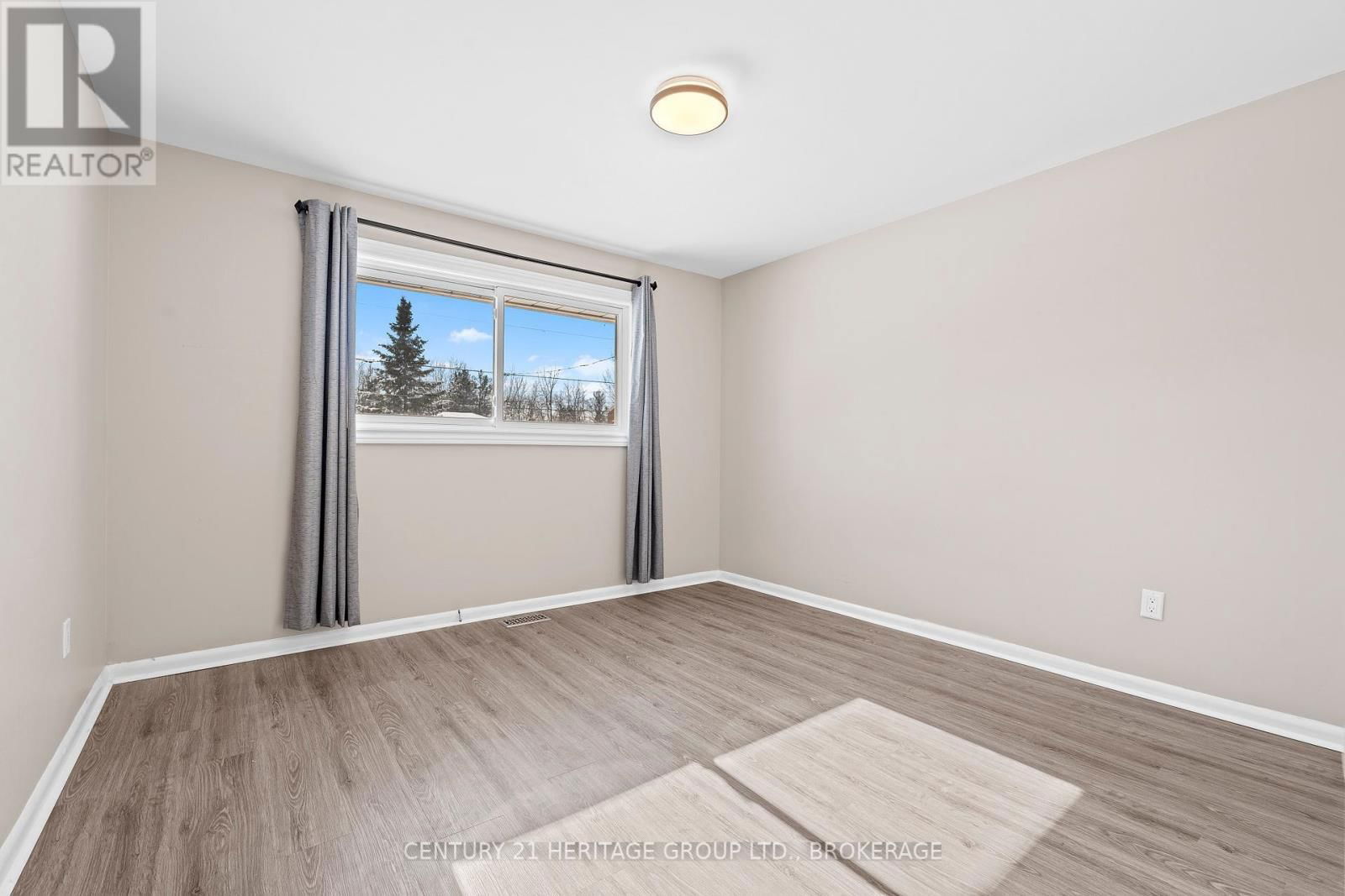 1424 WOODFIELD CRESCENT Image 22