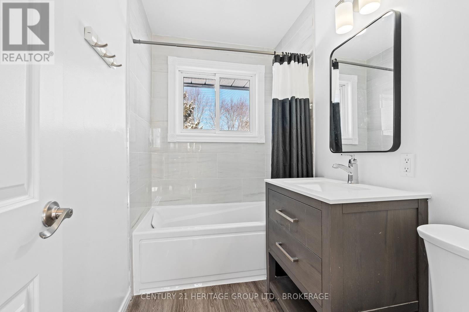 1424 WOODFIELD CRESCENT Image 24