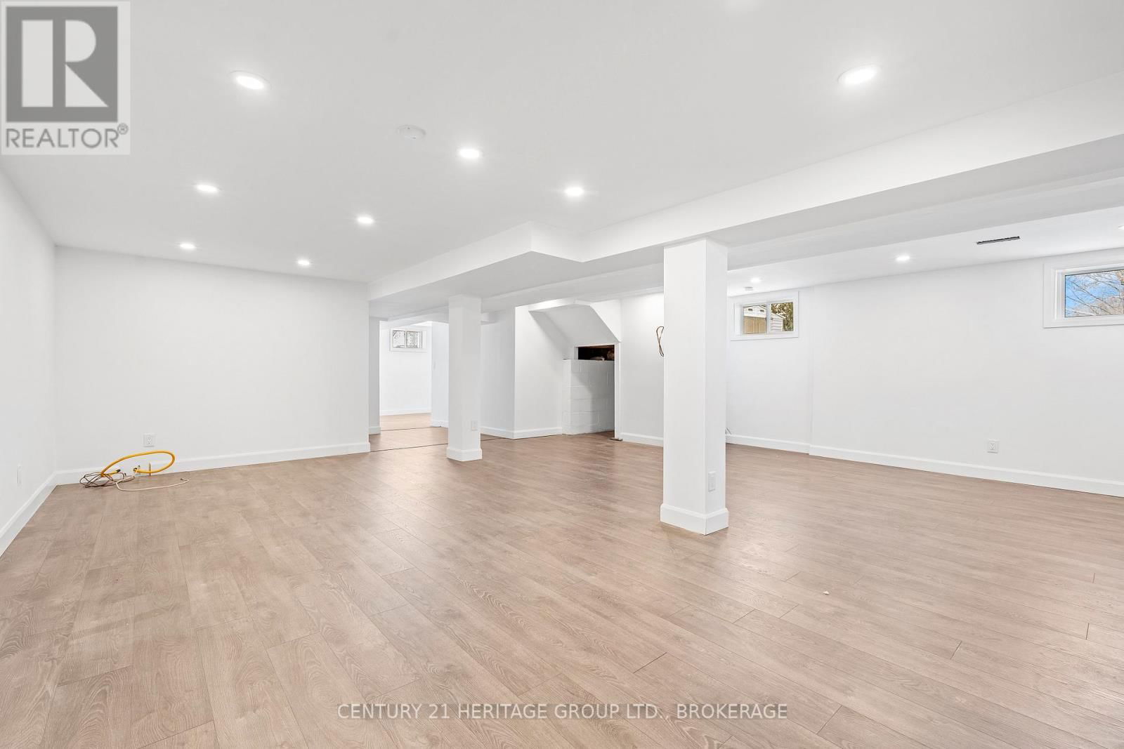 1424 WOODFIELD CRESCENT Image 32