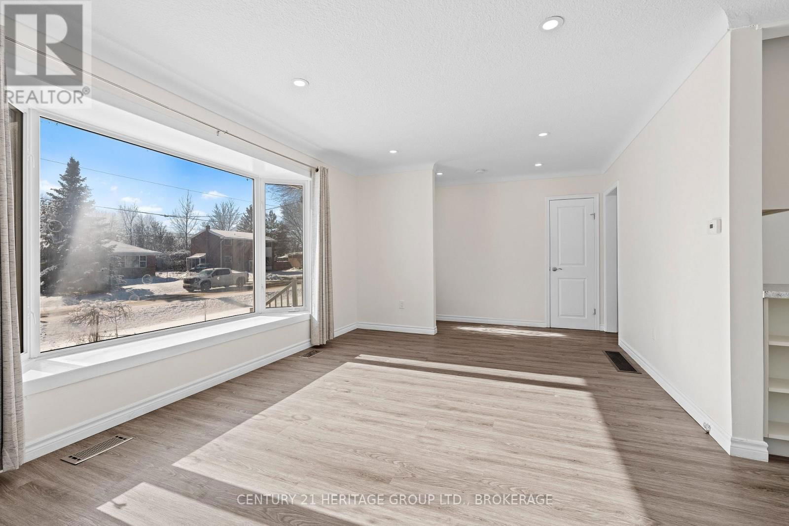 1424 WOODFIELD CRESCENT Image 9