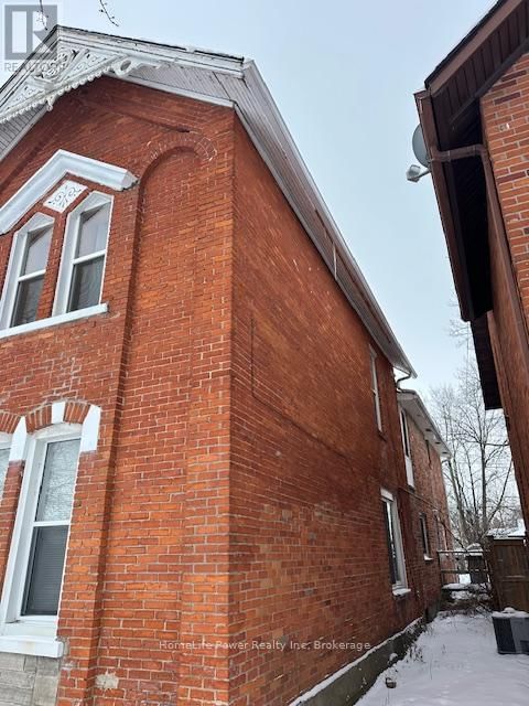 98 TALBOT STREET SOUTH Image 7