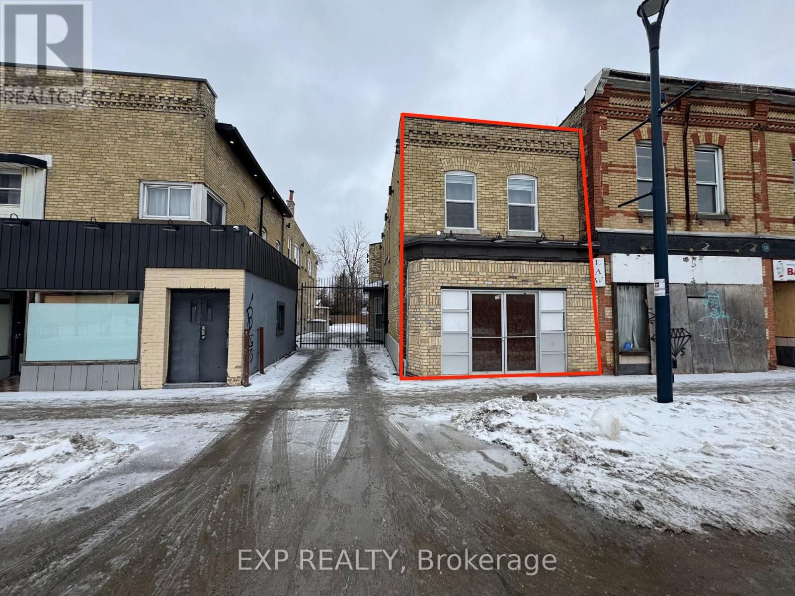 776 DUNDAS STREET Image 1
