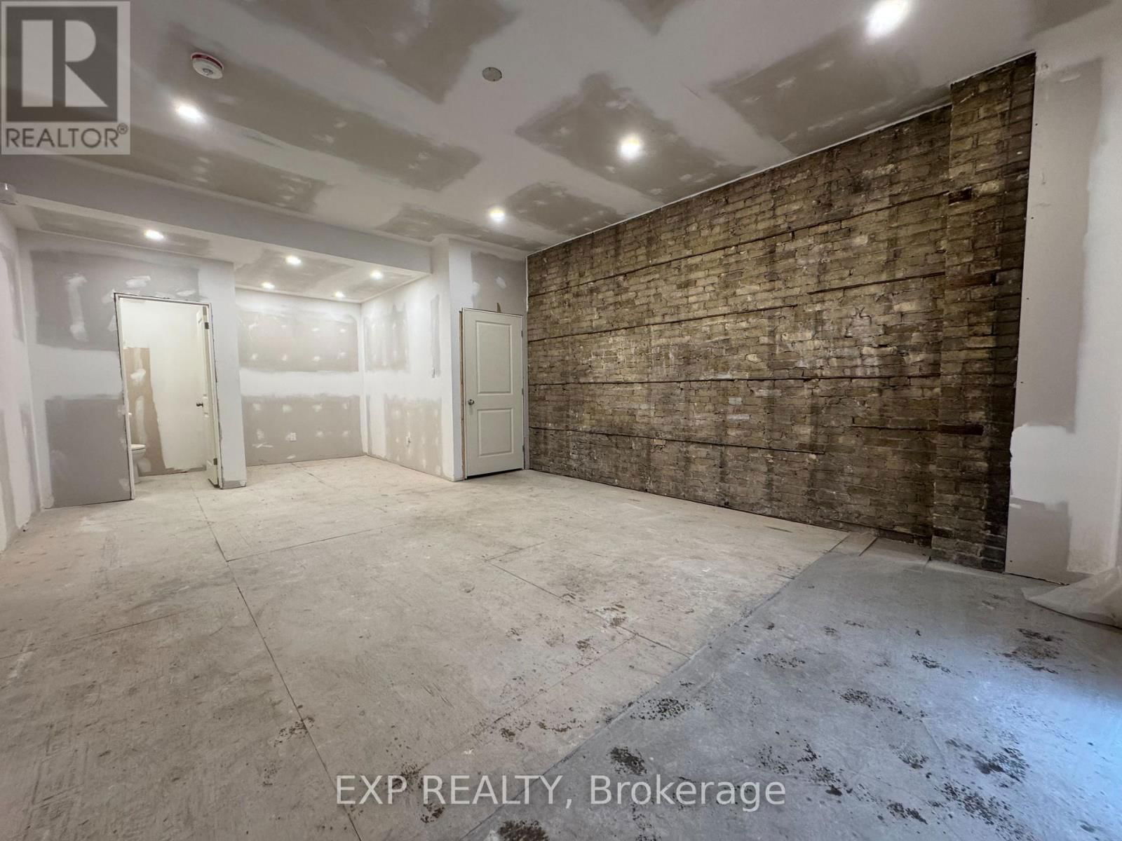 776 DUNDAS STREET Image 2