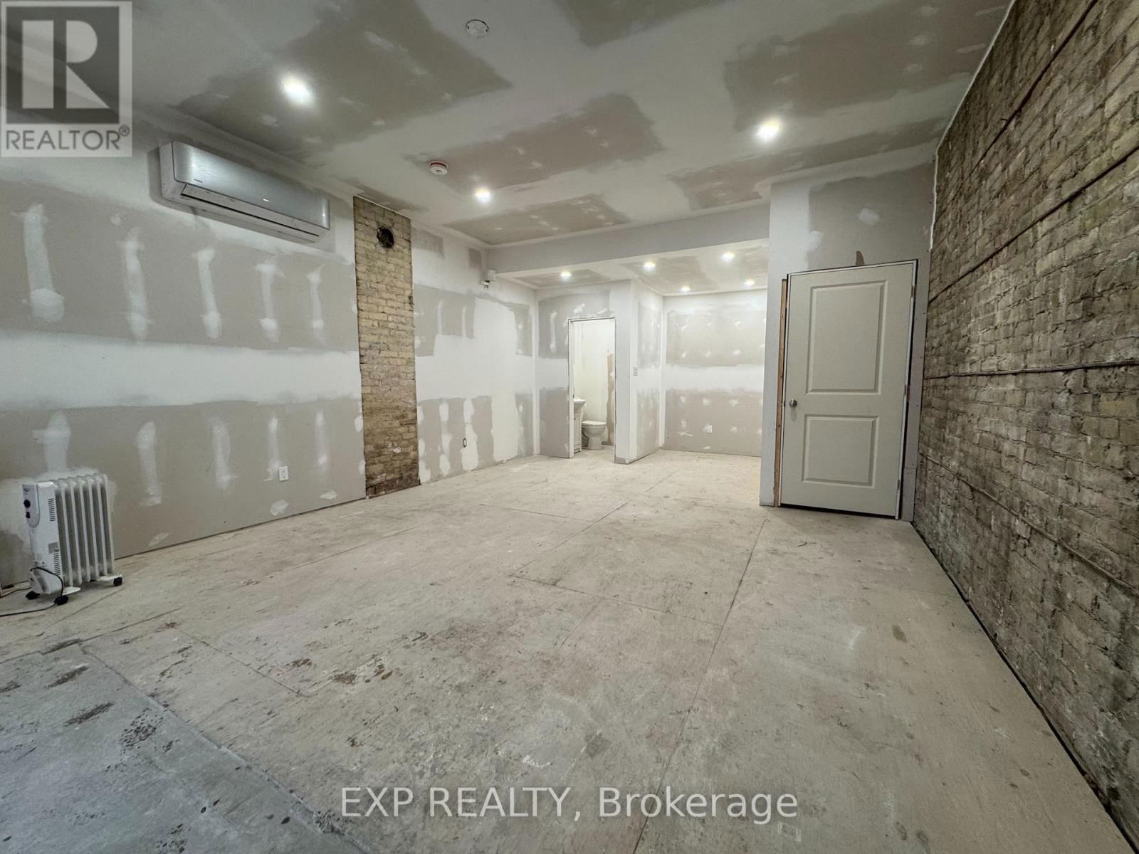 776 DUNDAS STREET Image 3